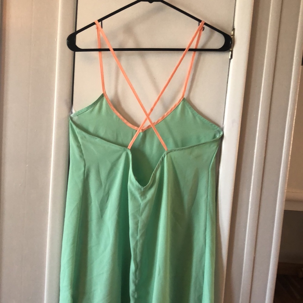 Deep V Back - Picture 2 of 2